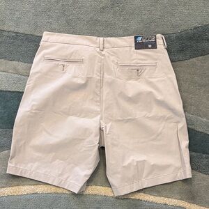 Vineyard Vines Light Gray Flat Front Shorts 34w/9inseam